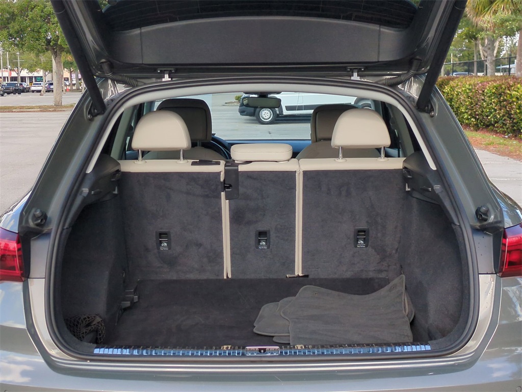 Vehicle image 13 of 32