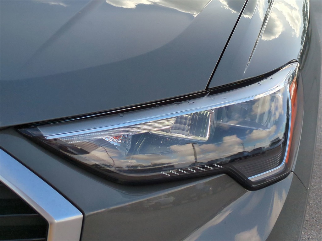 Vehicle image 10 of 32