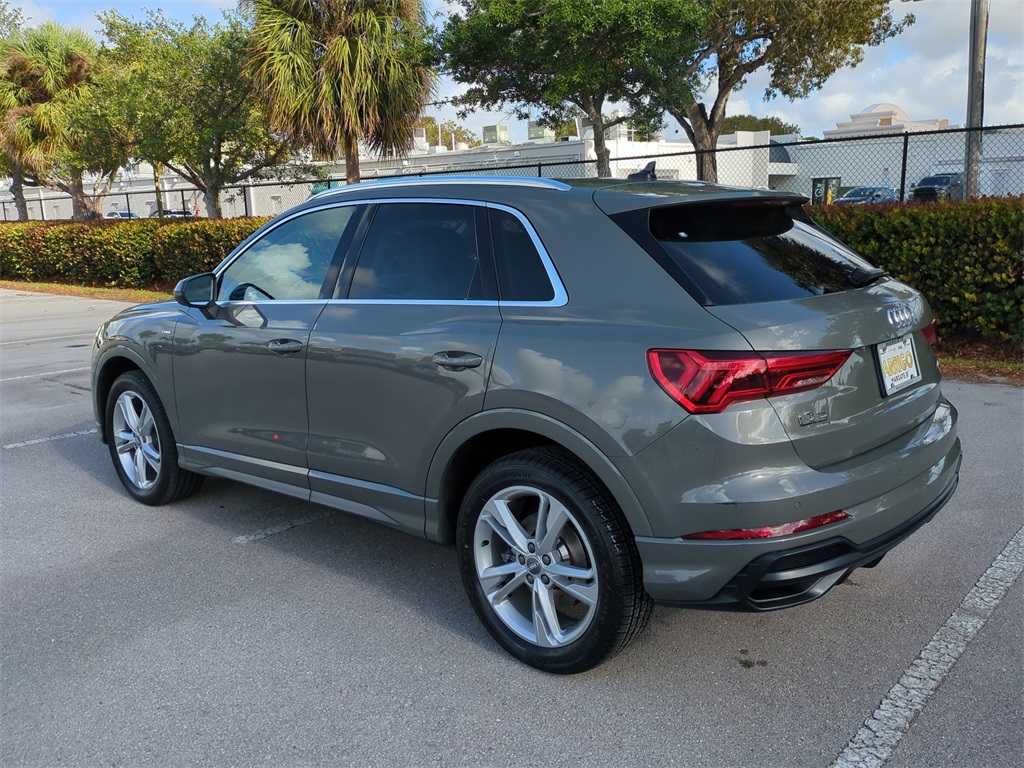 Vehicle image 8 of 32