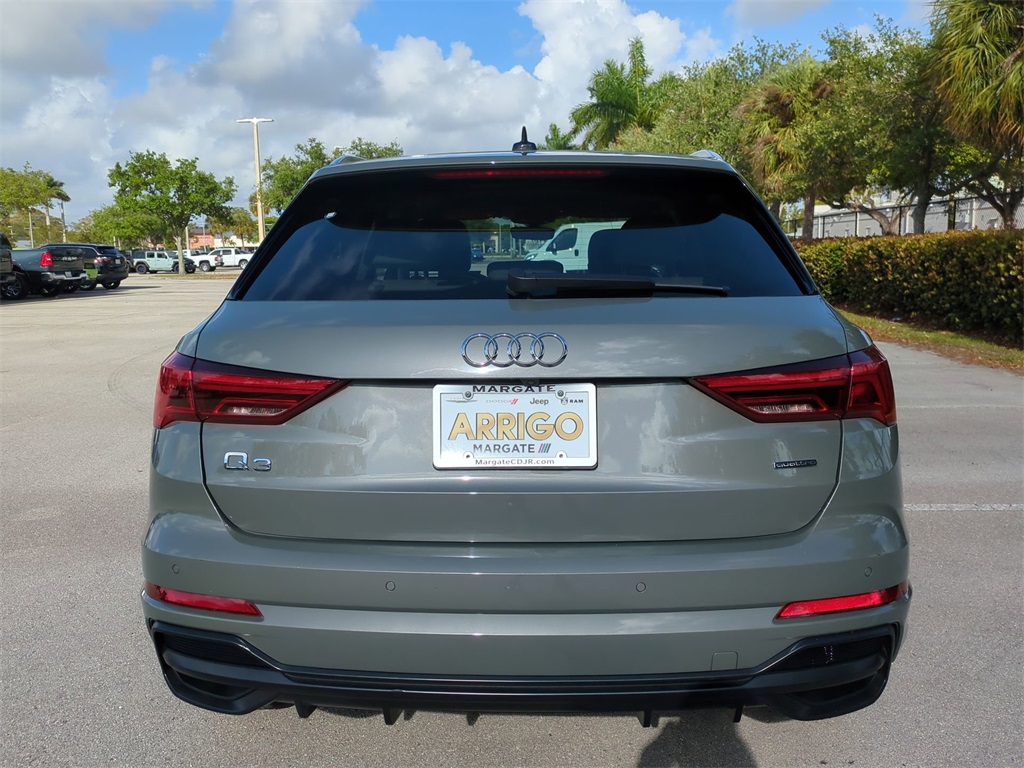 Vehicle image 7 of 32