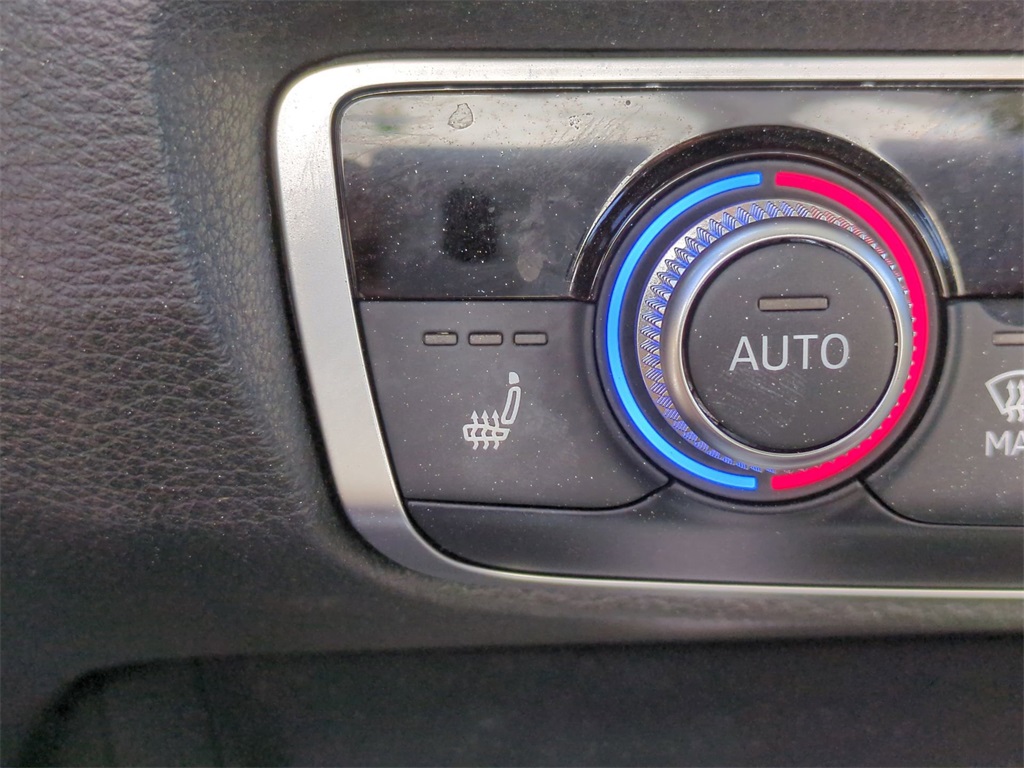 Vehicle image 25 of 32