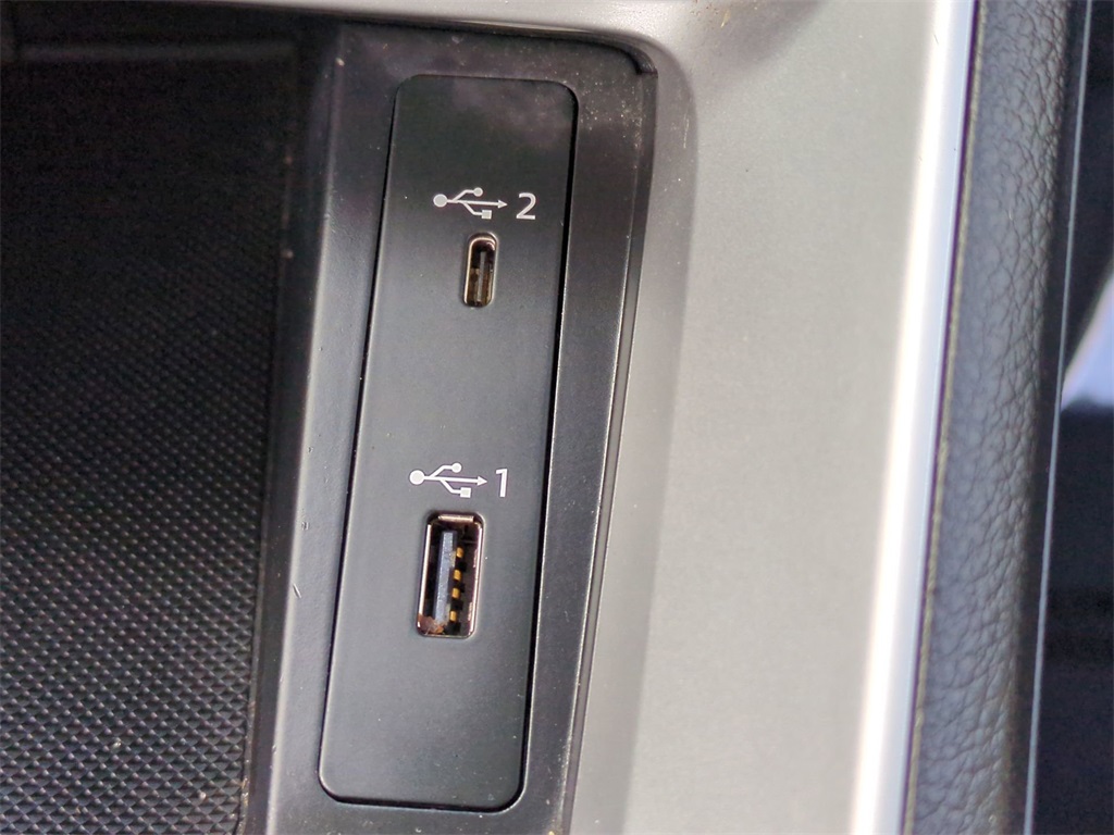 Vehicle image 24 of 32