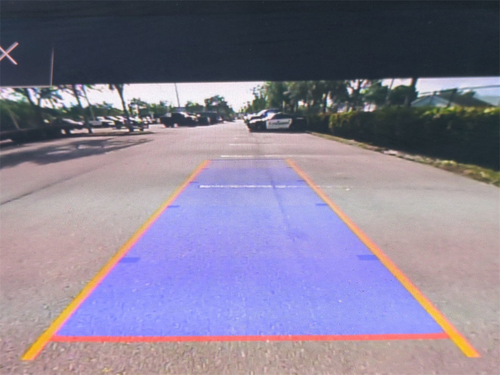 Vehicle image 23 of 32