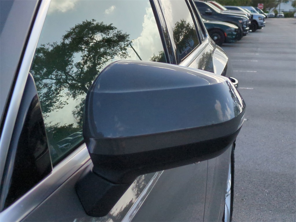 Vehicle image 12 of 32
