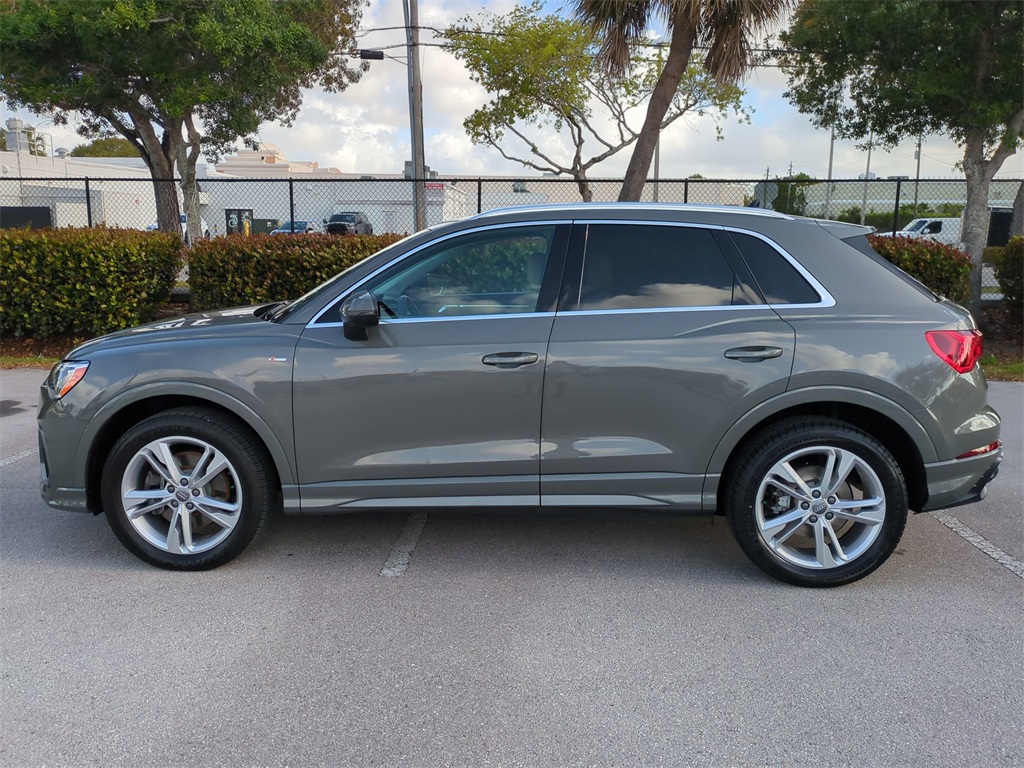 Vehicle image 9 of 32