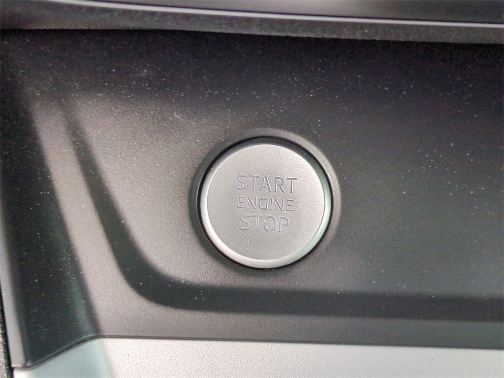 Vehicle image 31 of 32