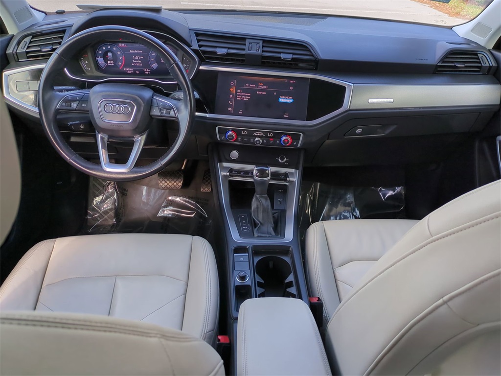 Vehicle image 16 of 32