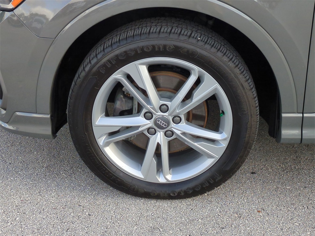 Vehicle image 11 of 32
