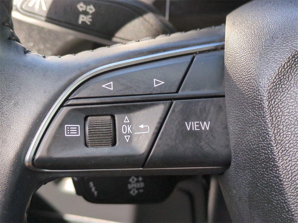 Vehicle image 27 of 32