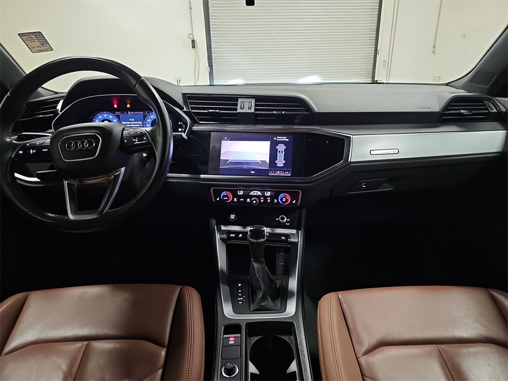 Vehicle image 20 of 32