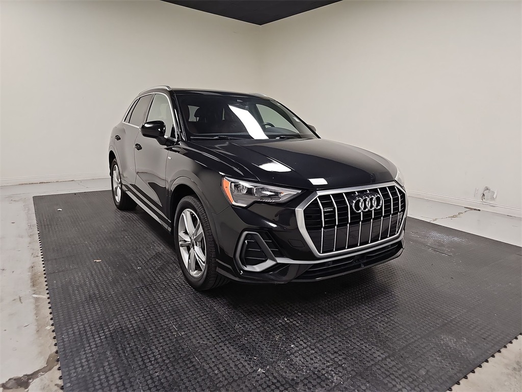Vehicle image 4 of 32