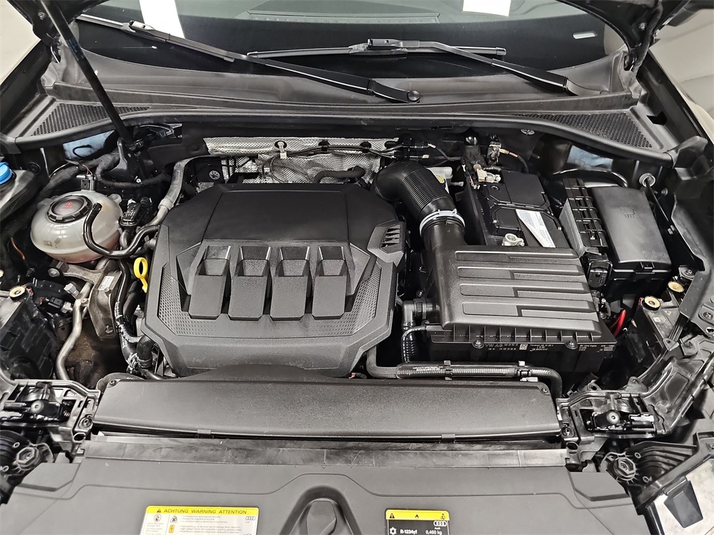 Vehicle image 28 of 32