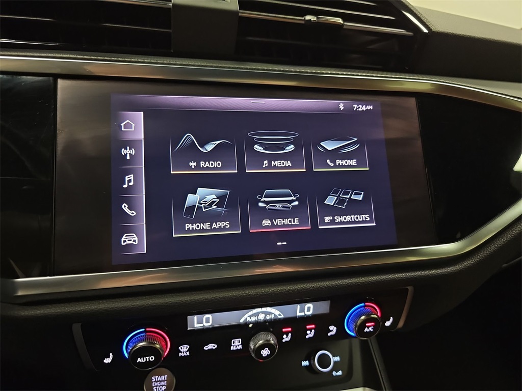Vehicle image 13 of 32