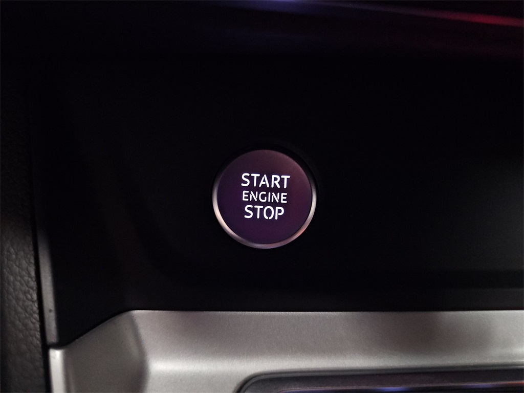 Vehicle image 16 of 32