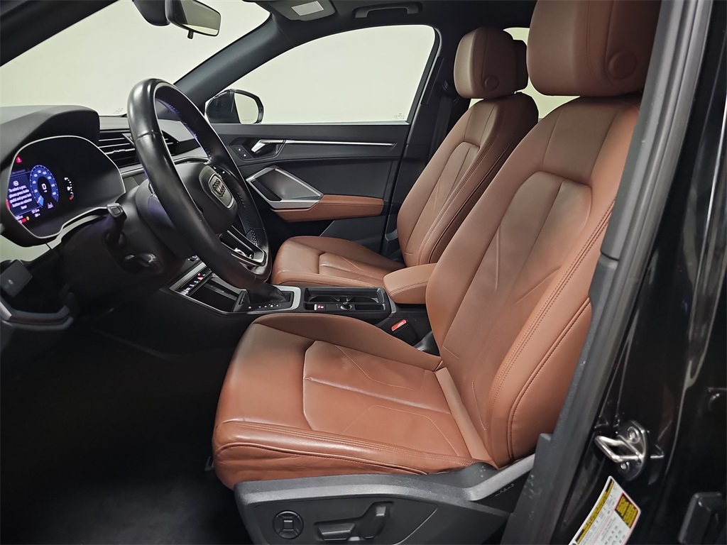 Vehicle image 19 of 32