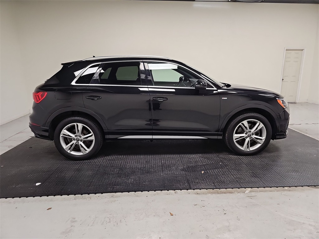 Vehicle image 5 of 32