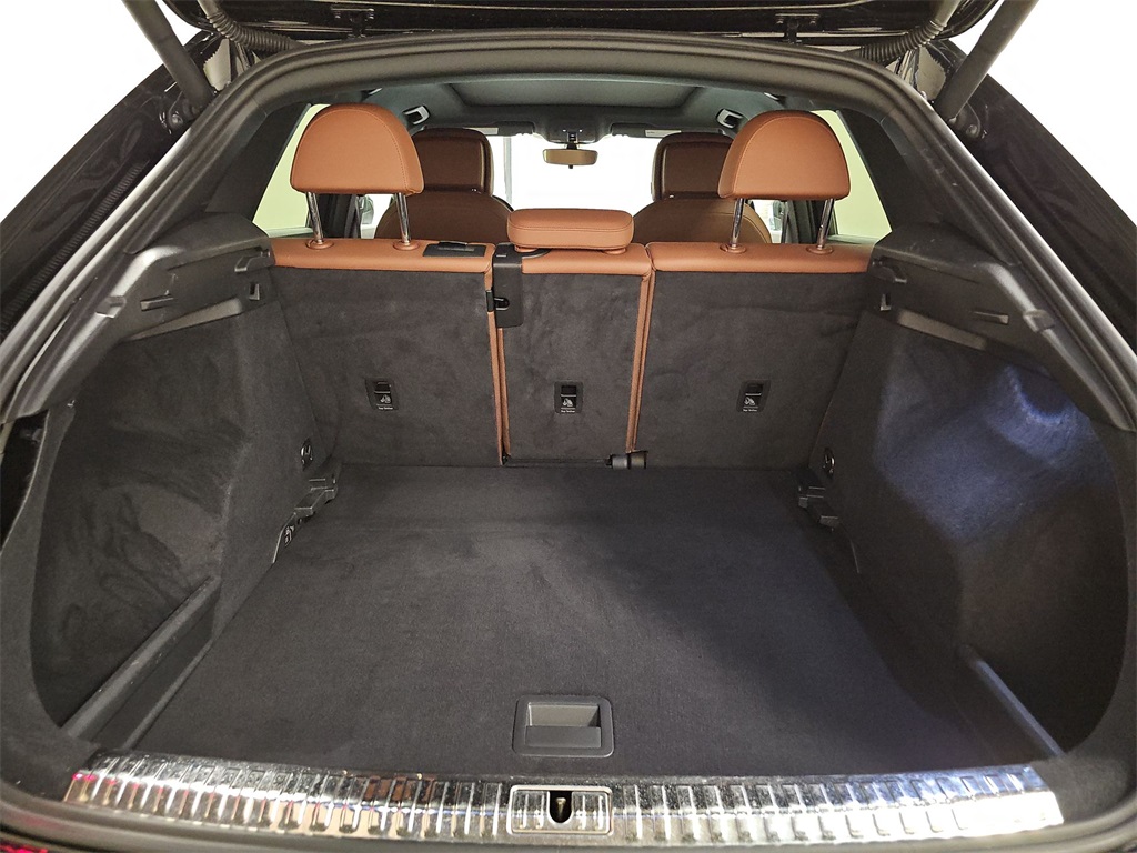 Vehicle image 24 of 32