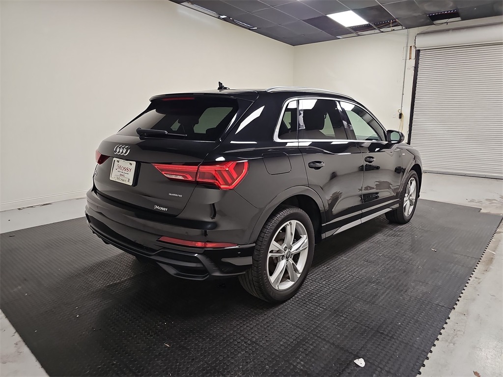 Vehicle image 6 of 32