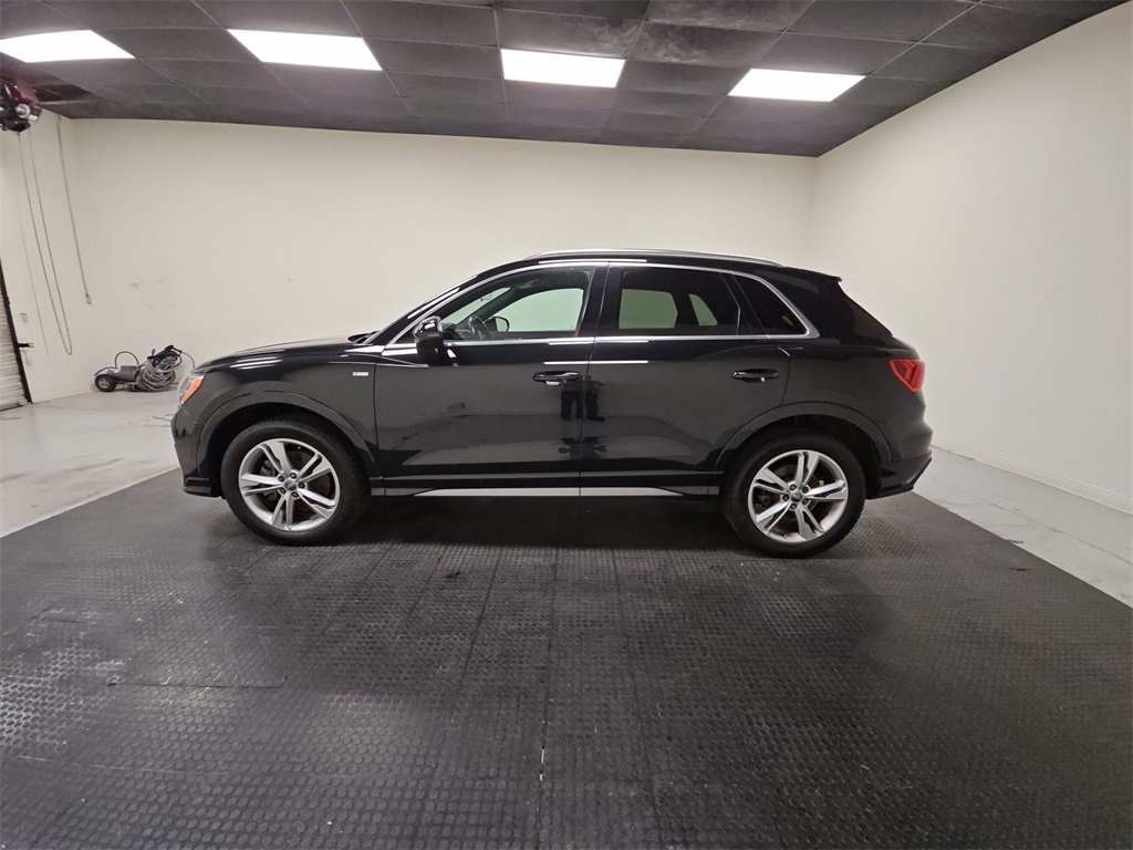 Vehicle image 9 of 32