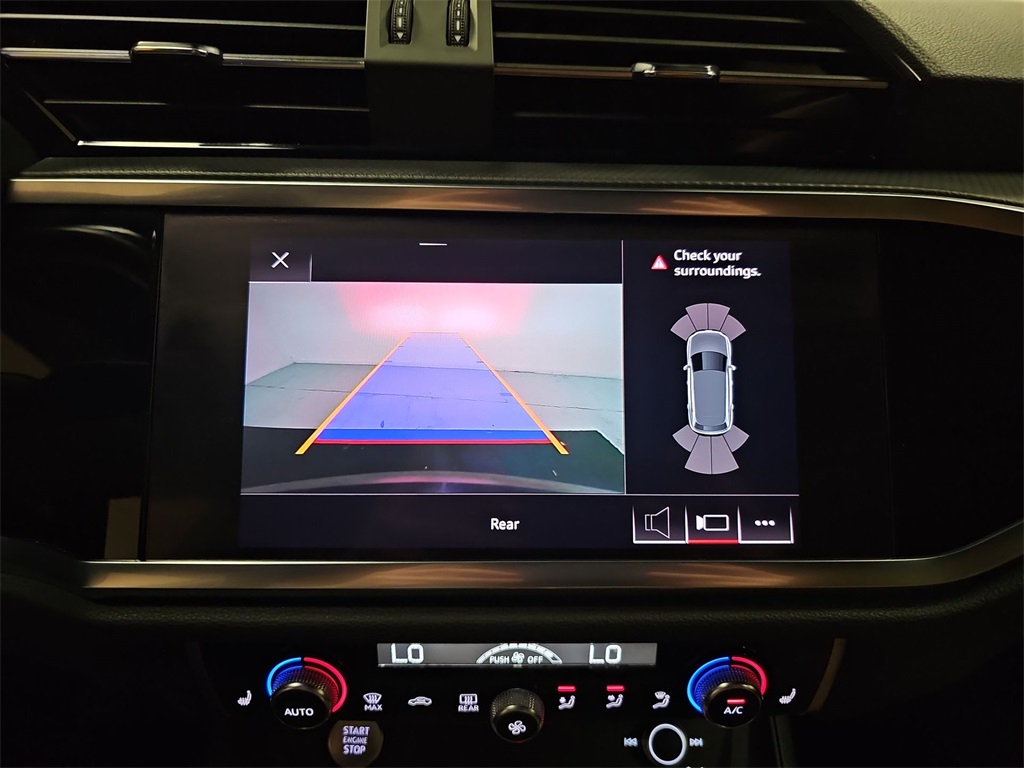 Vehicle image 14 of 32