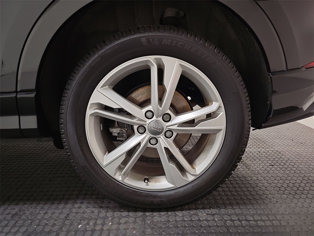 Vehicle image 31 of 32