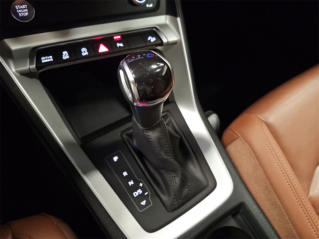 Vehicle image 15 of 32