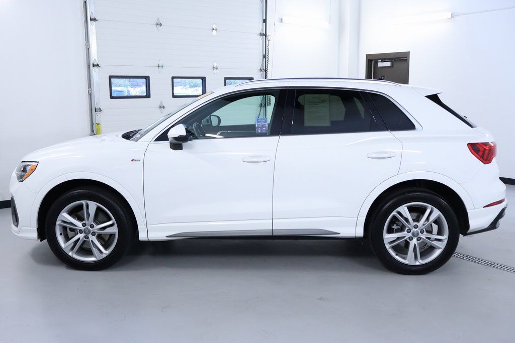 Vehicle image 7 of 39
