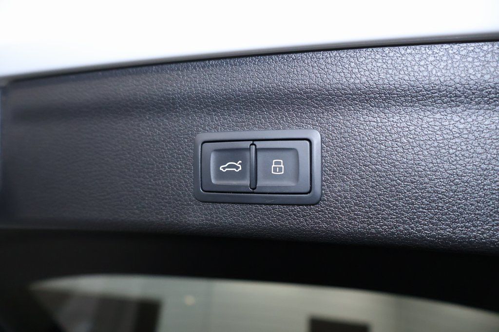 Vehicle image 30 of 39