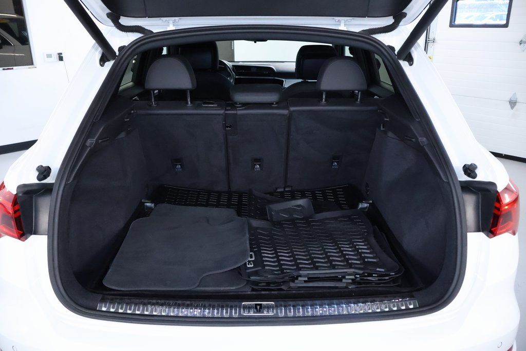 Vehicle image 10 of 39