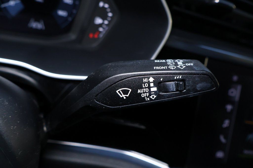 Vehicle image 26 of 39
