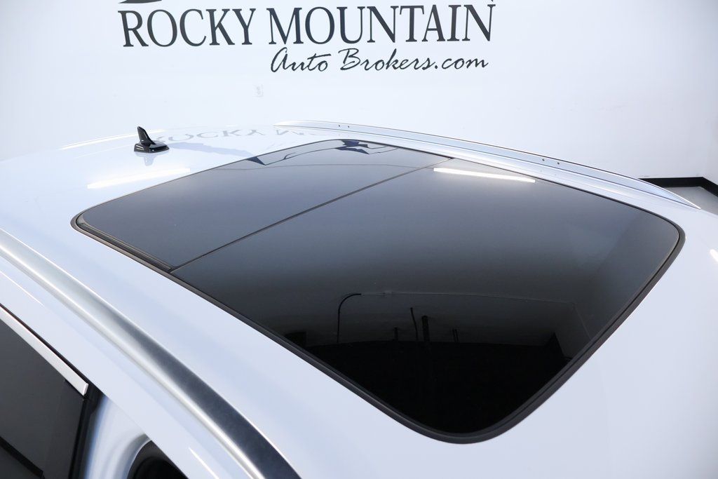 Vehicle image 33 of 39