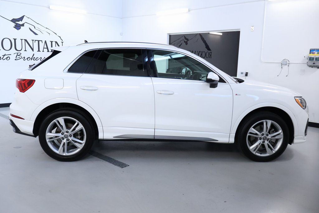 Vehicle image 4 of 39