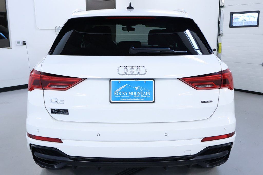 Vehicle image 11 of 39