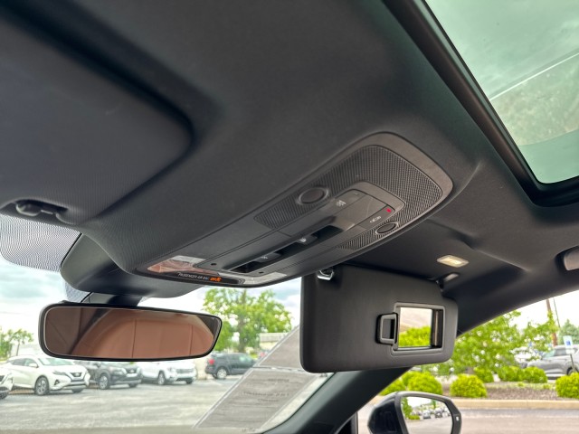 Vehicle image 17 of 19