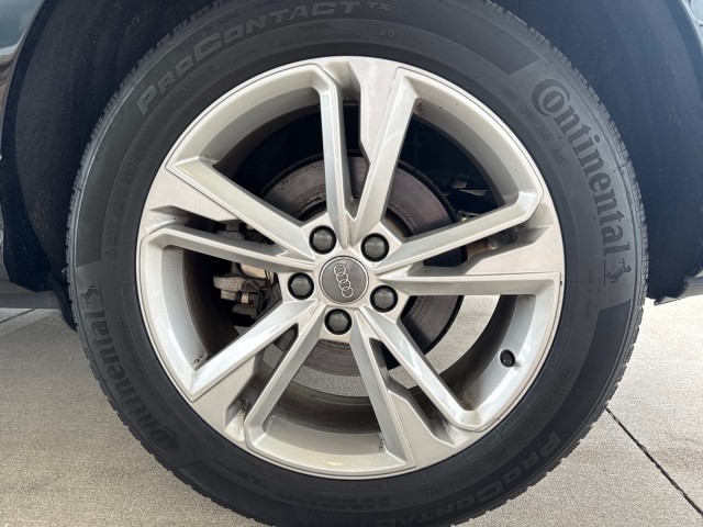 Vehicle image 9 of 19