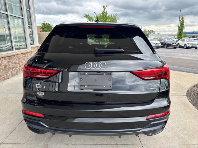 Vehicle image 8 of 19