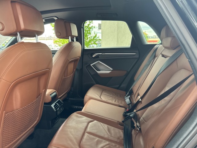 Vehicle image 11 of 19
