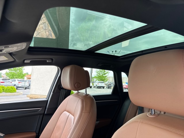 Vehicle image 15 of 19