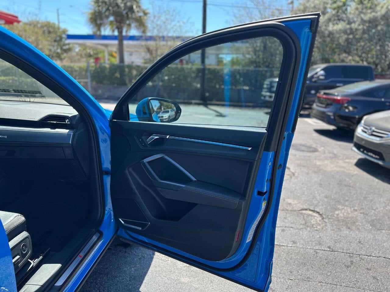 Vehicle image 28 of 47