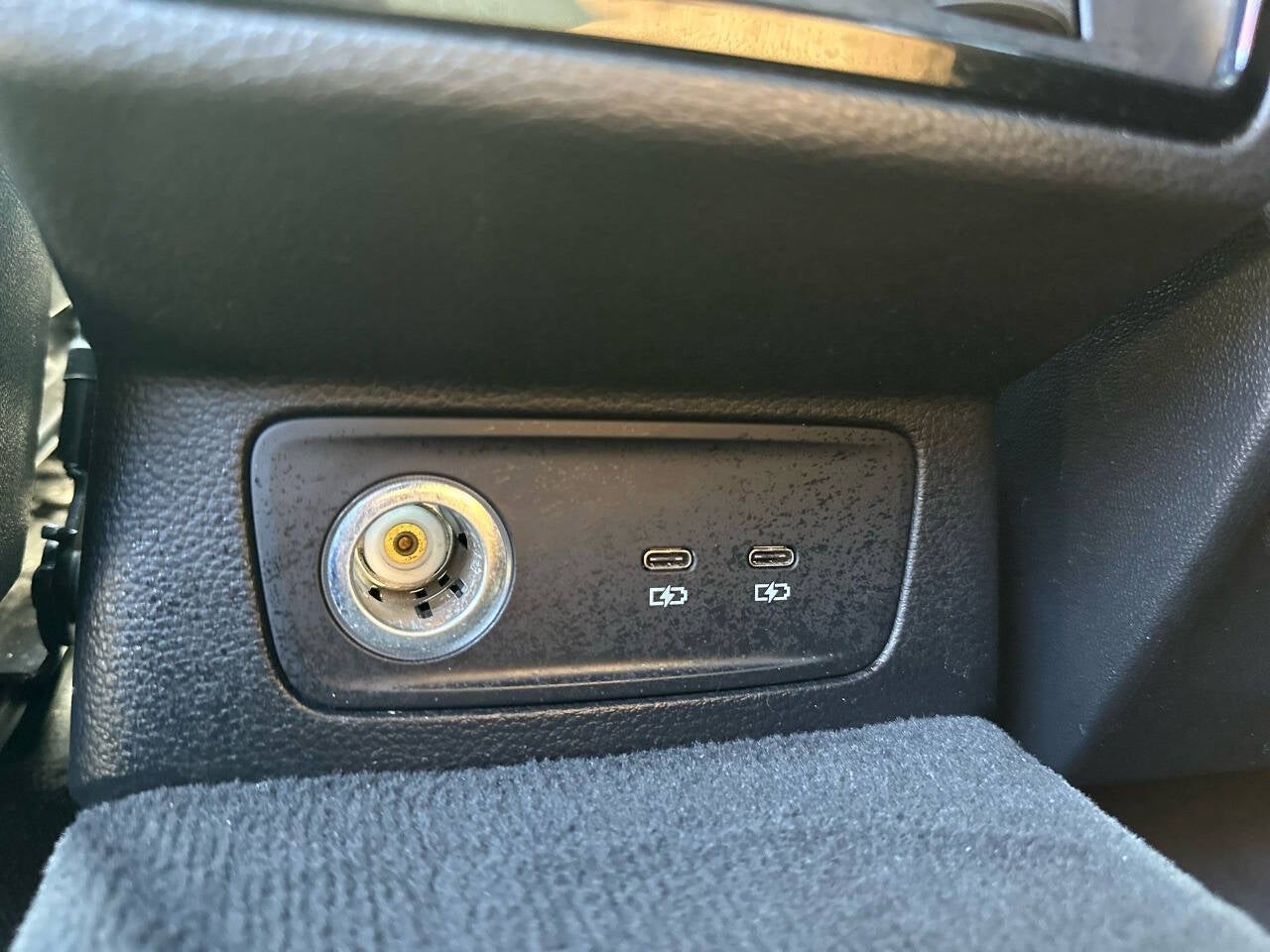 Vehicle image 34 of 47