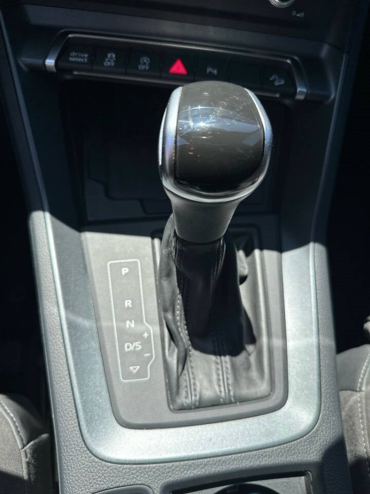 Vehicle image 33 of 47