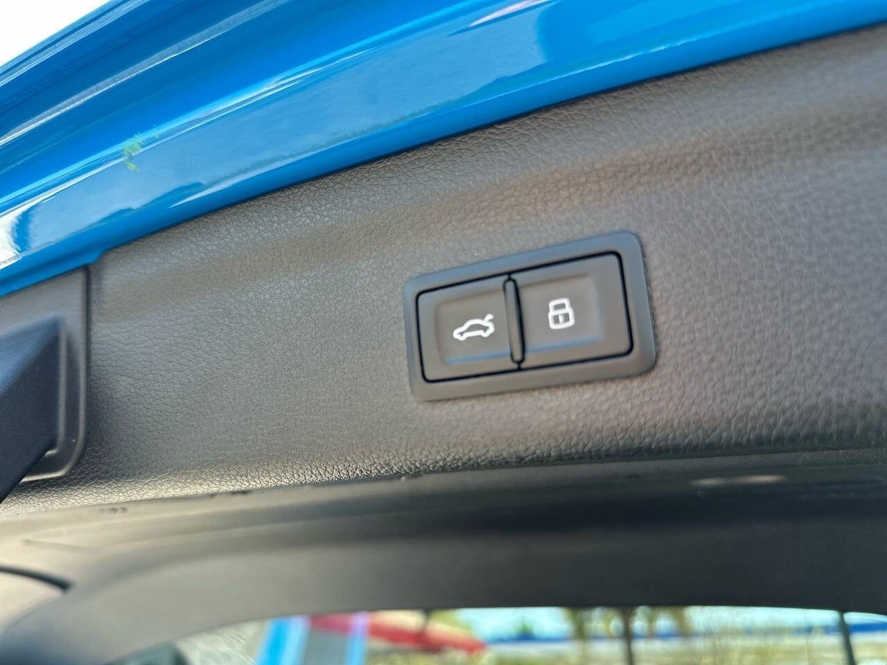 Vehicle image 39 of 47