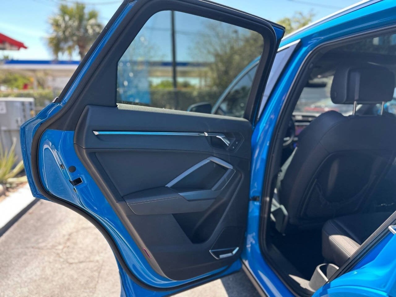 Vehicle image 22 of 47