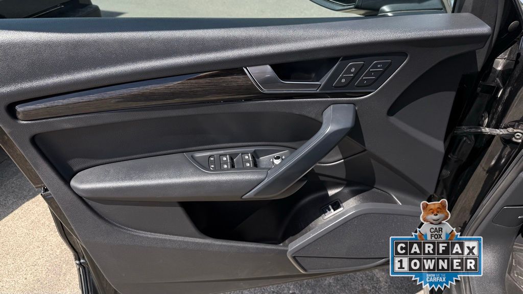 Vehicle image 22 of 26