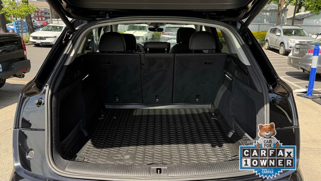 Vehicle image 9 of 26