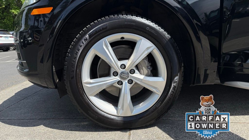 Vehicle image 8 of 26