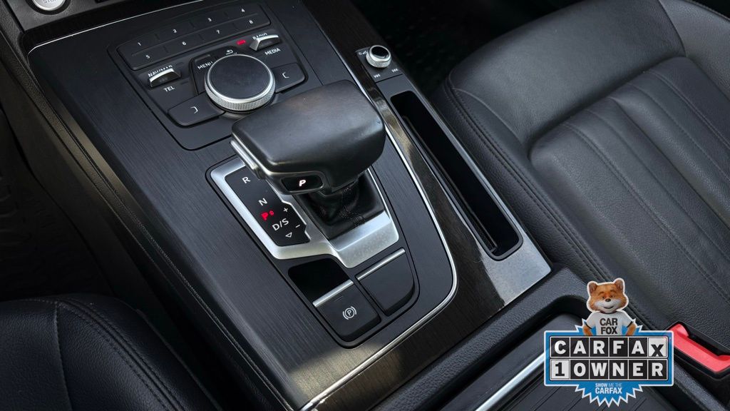 Vehicle image 17 of 26