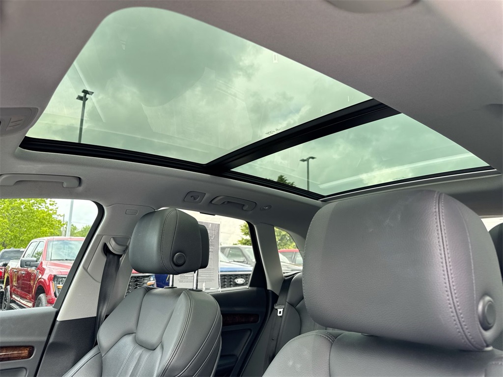 Vehicle image 19 of 29