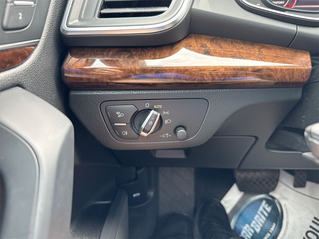 Vehicle image 18 of 29