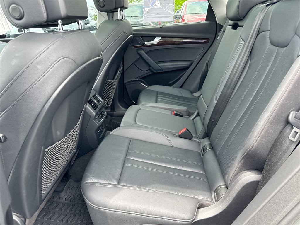 Vehicle image 24 of 29